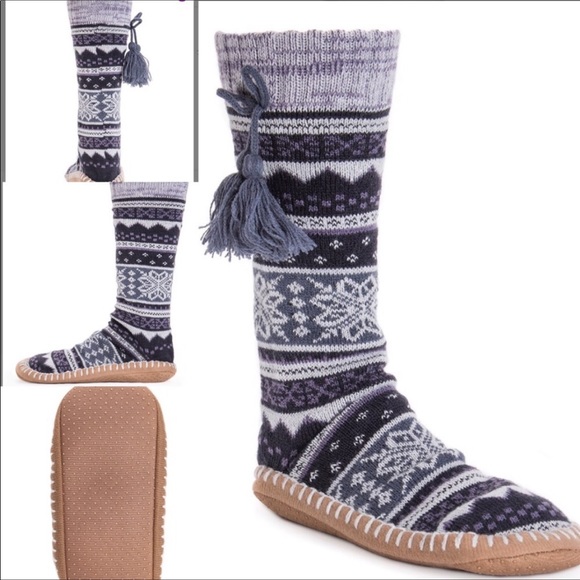 Red Only MUK LUK Faire Isle Tassel Slipper Socks - Picture 4 of 4